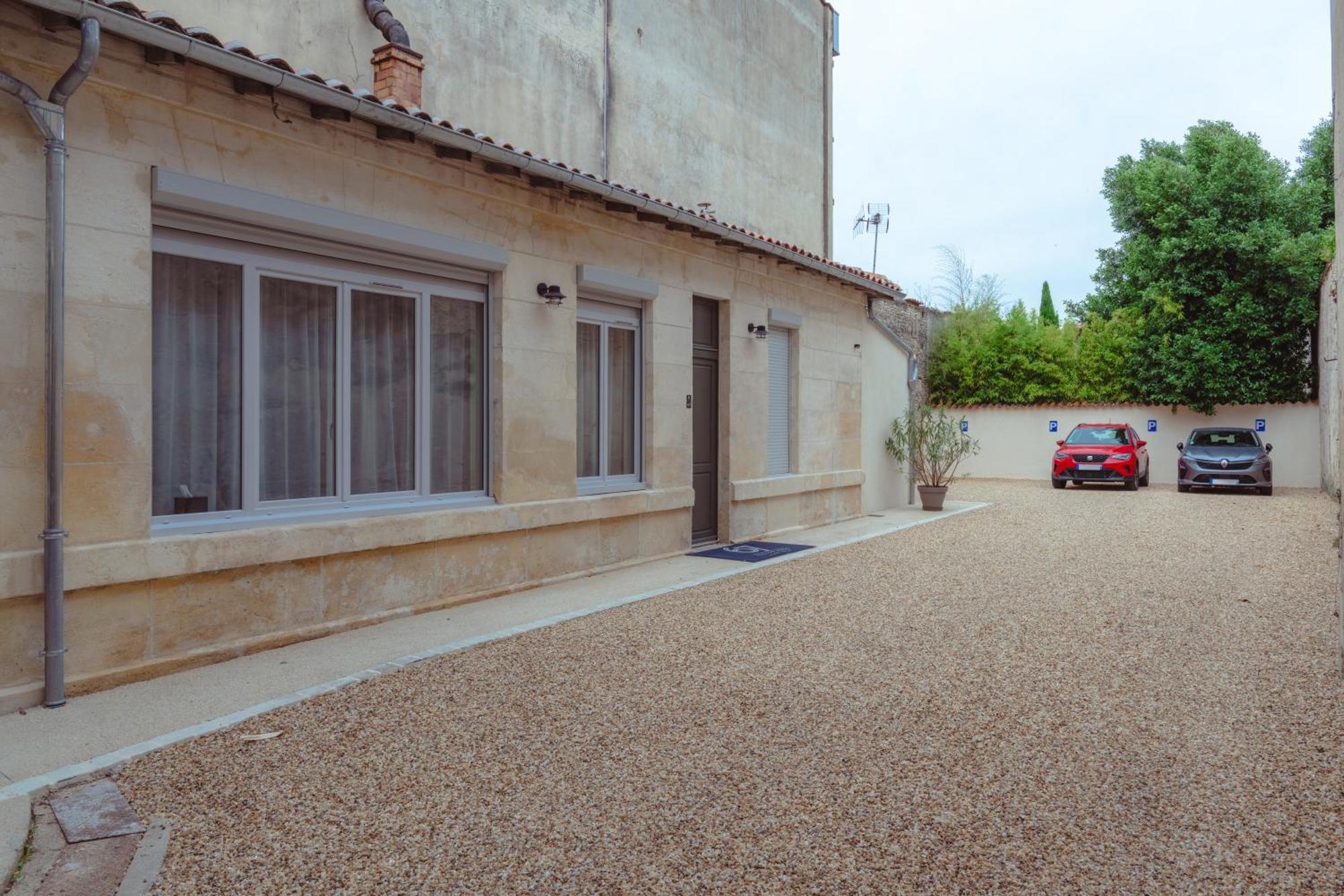 67 Victor Hugo Cognac Exterior foto