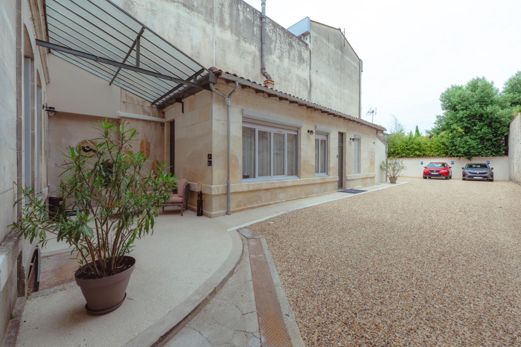 67 Victor Hugo Cognac Exterior foto